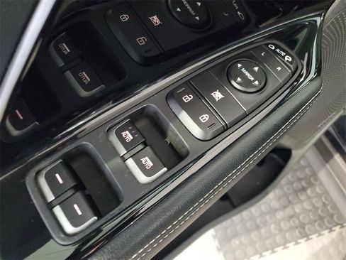 Used 2022 Kia Niro EX image 17