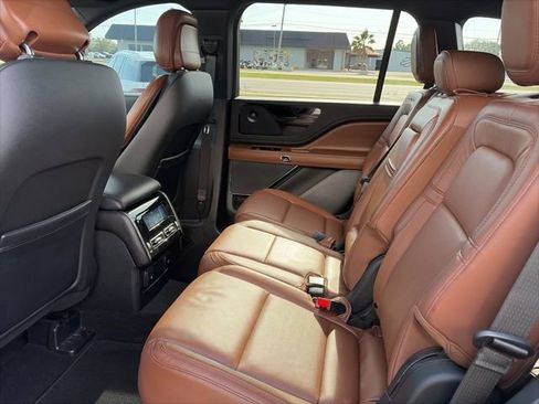 Used 2020 Lincoln Aviator Reserve w/ Class IV Trailer Tow Package image 27