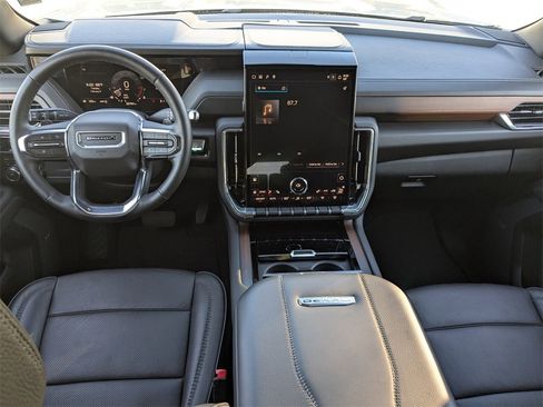 Used 2025 GMC Yukon XL Denali image 11