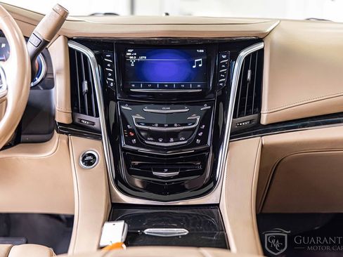 Used 2019 Cadillac Escalade ESV Platinum image 39