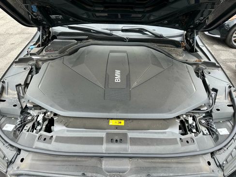 Used 2024 BMW i5 eDrive40i image 19