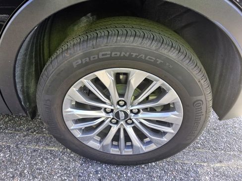 Used 2025 Cadillac XT4 Premium Luxury w/ Technology Package FWD image 12