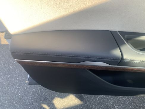 Used 2023 Audi A8 L 3.0T image 11