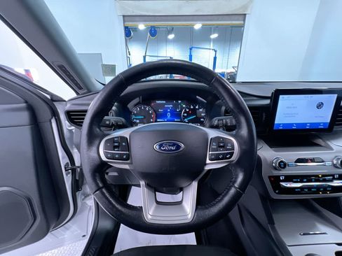 Used 2020 Ford Explorer XLT w/ Comfort Package AWD/4WD image 15