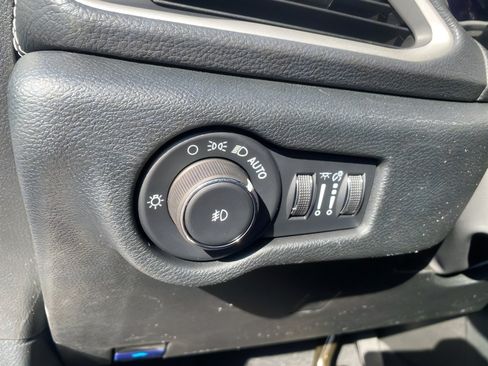 New 2026 Chrysler Pacifica Select image 23