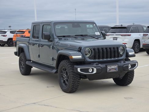 New 2026 Jeep Gladiator Sport AWD/4WD image 3
