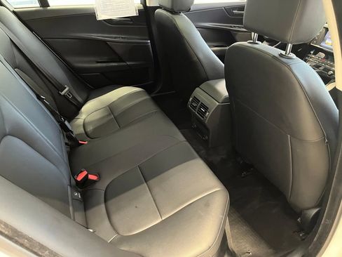 Used 2018 Jaguar XE Premium AWD/4WD image 22