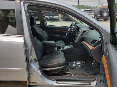 Used 2014 Subaru Outback 2.5i Limited w/ Moonroof Package AWD/4WD image 18