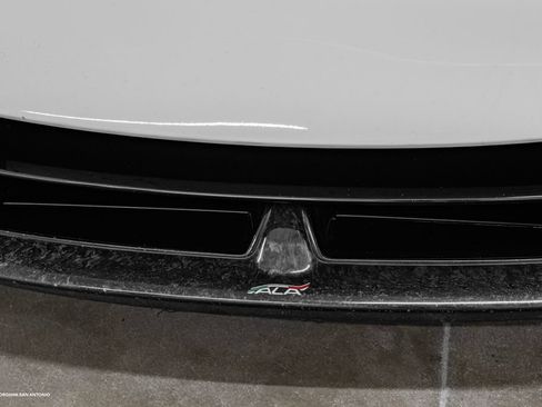 Used 2019 Lamborghini Huracan Performante AWD/4WD image 17
