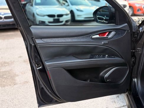 Used 2019 Alfa Romeo Stelvio image 10
