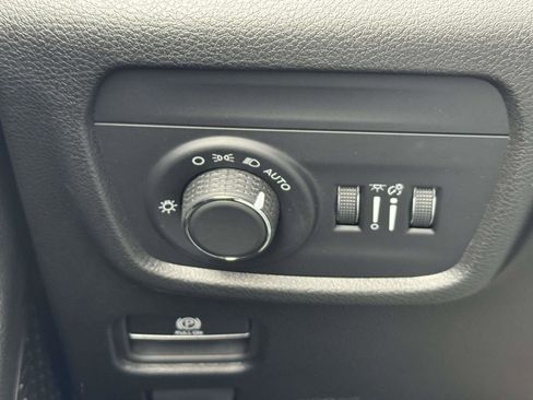 Used 2023 Jeep Grand Cherokee L Laredo image 24