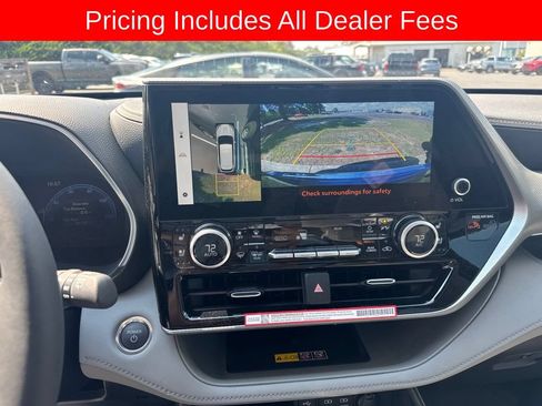 Used 2026 Toyota Highlander Platinum AWD/4WD image 9