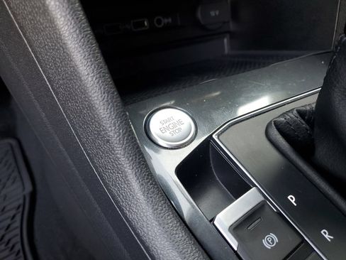 Used 2020 Volkswagen Tiguan SE FWD image 30