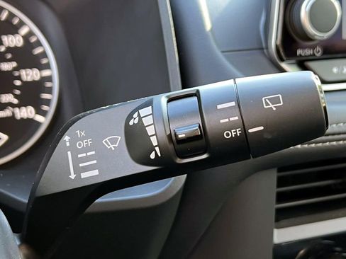 Used 2025 Nissan Rogue SV image 31