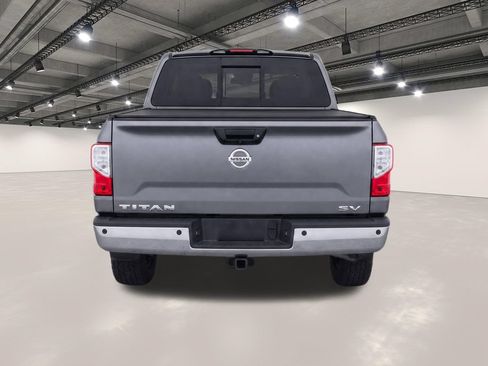 Used 2018 Nissan Titan SV w/ SV Convenience Package RWD image 5