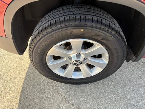 Used 2010 Volkswagen Tiguan S FWD image 17