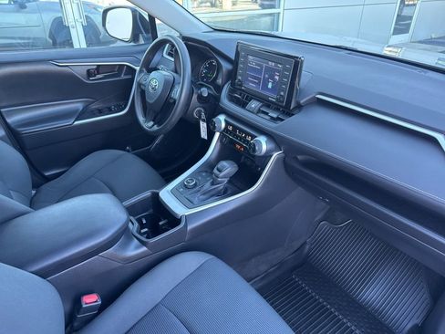 Used 2022 Toyota RAV4 LE image 18