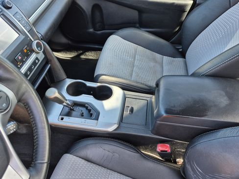 Used 2014 Toyota Camry SE FWD image 21