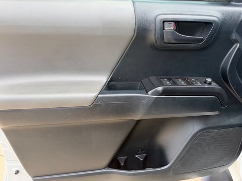 Used 2016 Toyota Tacoma SR RWD image 13