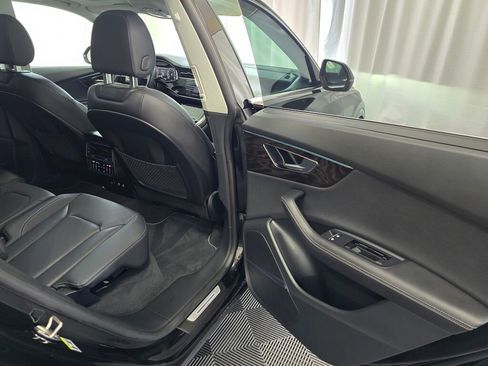 Used 2023 Audi Q8 Prestige image 25