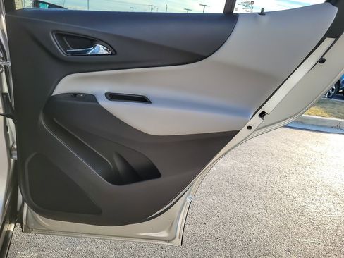 Used 2020 Chevrolet Equinox LS w/ LS Convenience Package image 19