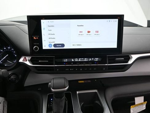 Used 2025 Toyota Sienna XLE w/ XLE Plus Package image 6