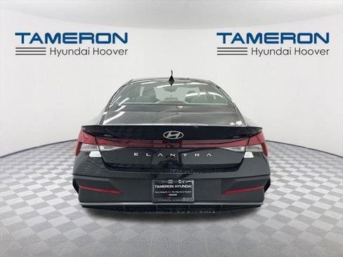 New 2026 Hyundai Elantra SE image 4