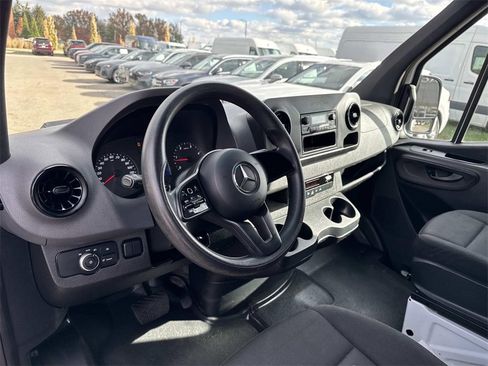 Used 2021 Mercedes-Benz Sprinter 2500 image 17