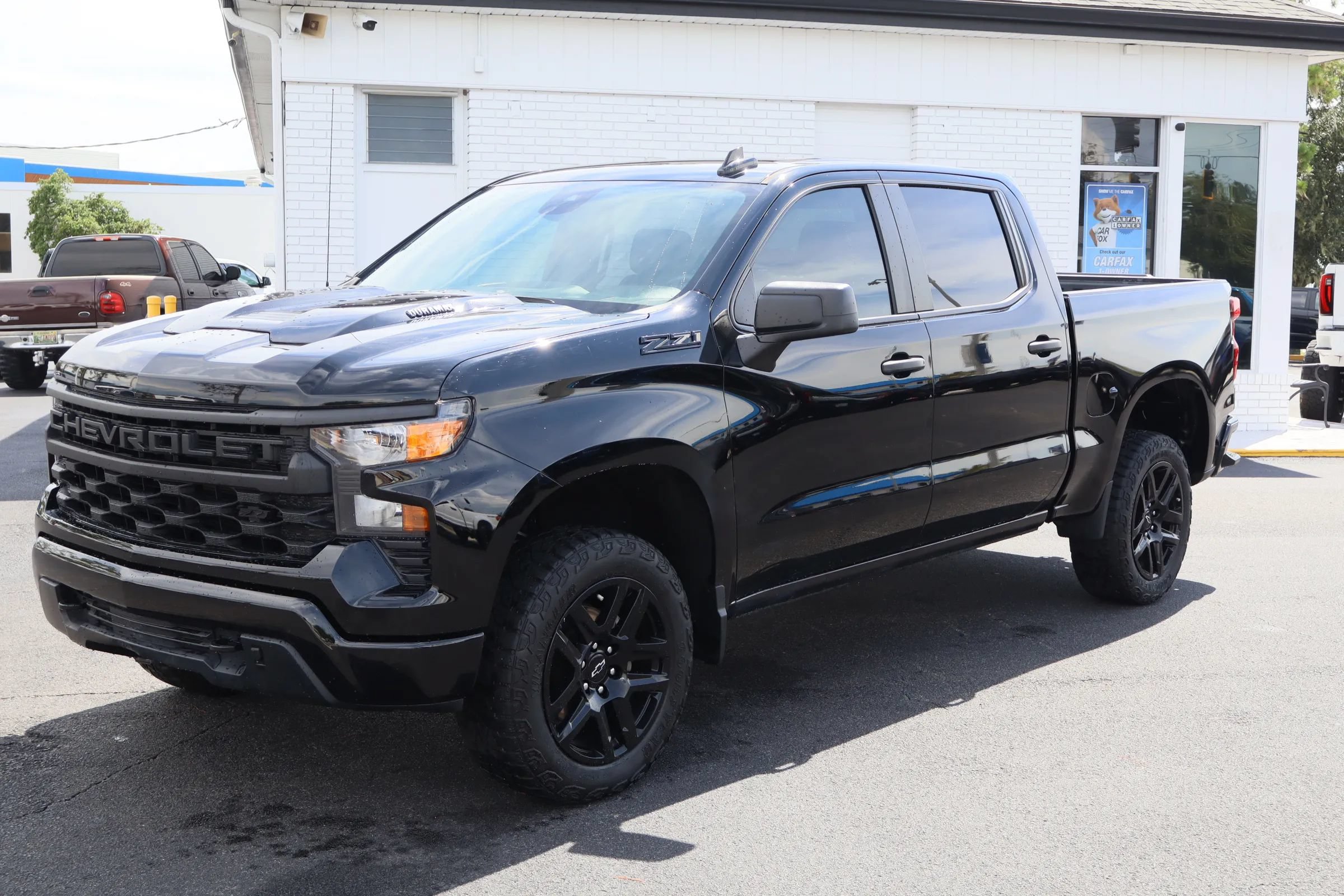 Used 2024 Chevrolet Silverado 1500 Custom Trail Boss w/ Midnight Edition AWD/4WD image 3