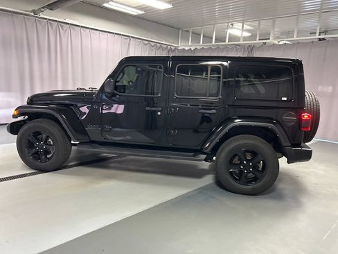 Used 2021 Jeep Wrangler Unlimited Sahara AWD/4WD image 4