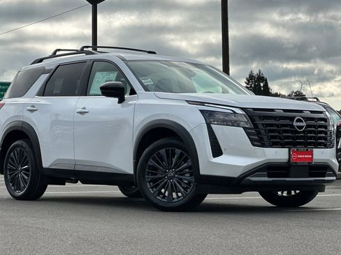 New 2026 Nissan Pathfinder SL AWD/4WD image 1