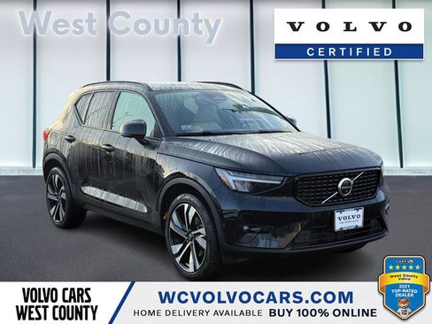 Used 2023 Volvo XC40 B5 Ultimate w/ Protection Package Premier image 1