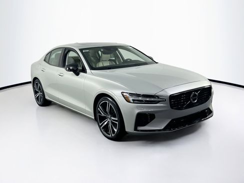 Used 2022 Volvo S60 T8 R-Design Expression w/ Premium Package image 3