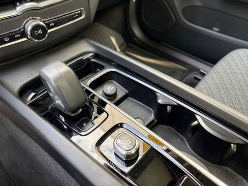 Certified 2023 Volvo XC60 B5 Core image 29