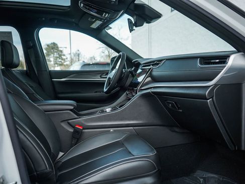 New 2025 Jeep Grand Cherokee Limited image 11