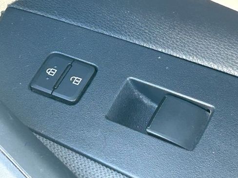 Used 2021 Toyota Corolla LE FWD image 30