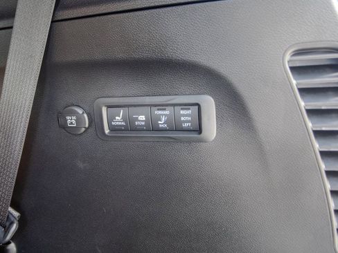 Used 2022 Chrysler Pacifica Pinnacle AWD/4WD image 39