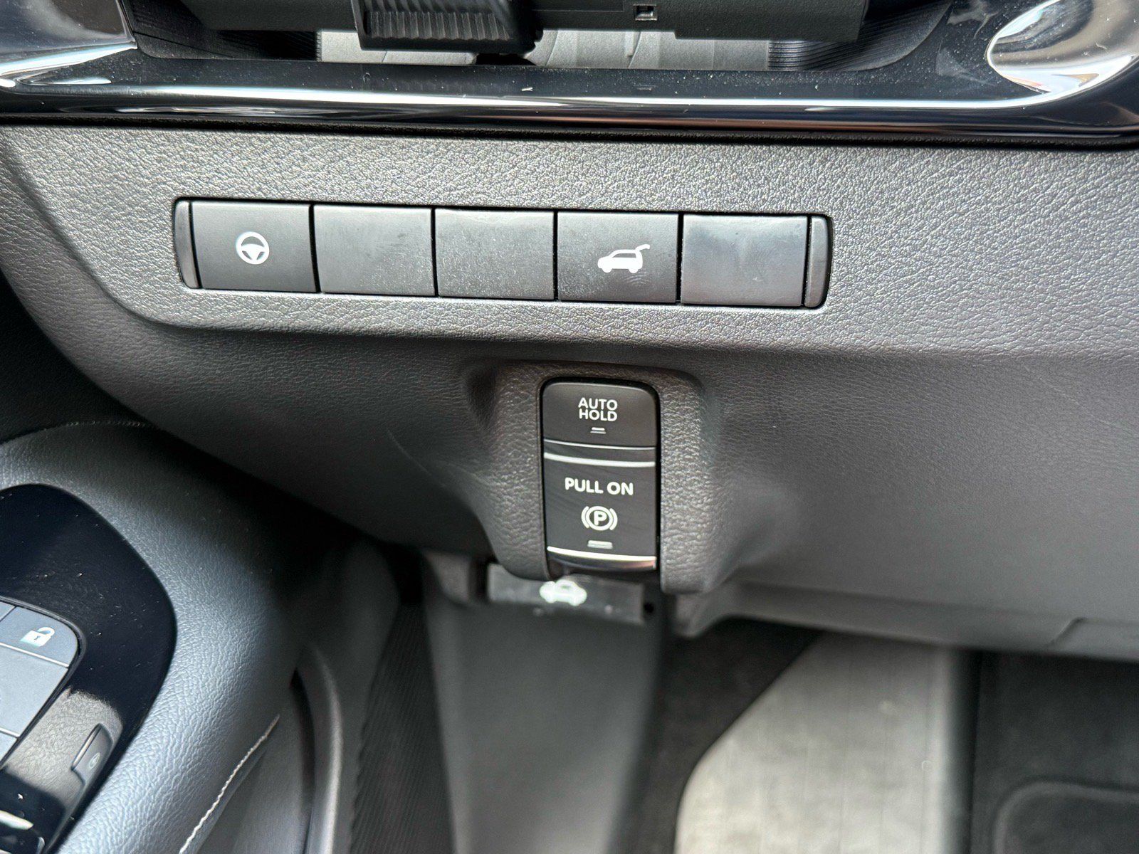Used 2025 Nissan Murano SV AWD/4WD image 15
