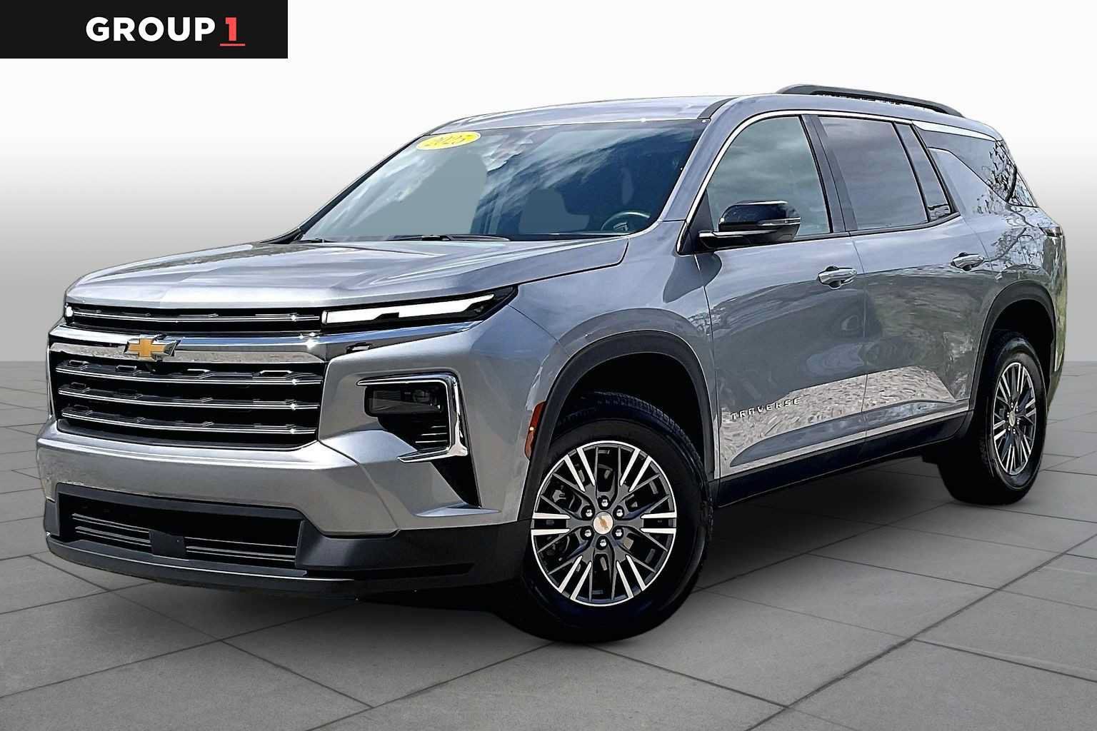 Used 2025 Chevrolet Traverse LT FWD image 1