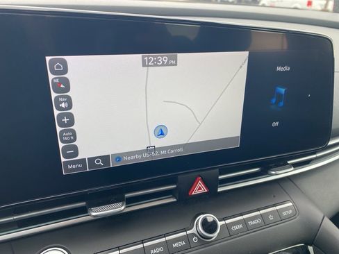 Used 2024 Hyundai Elantra SEL image 31