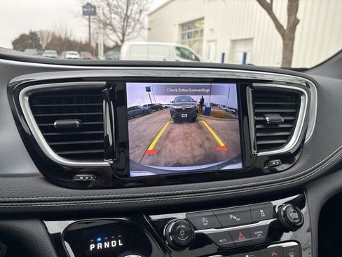 Used 2019 Chrysler Pacifica Limited w/ S Appearance Package image 14