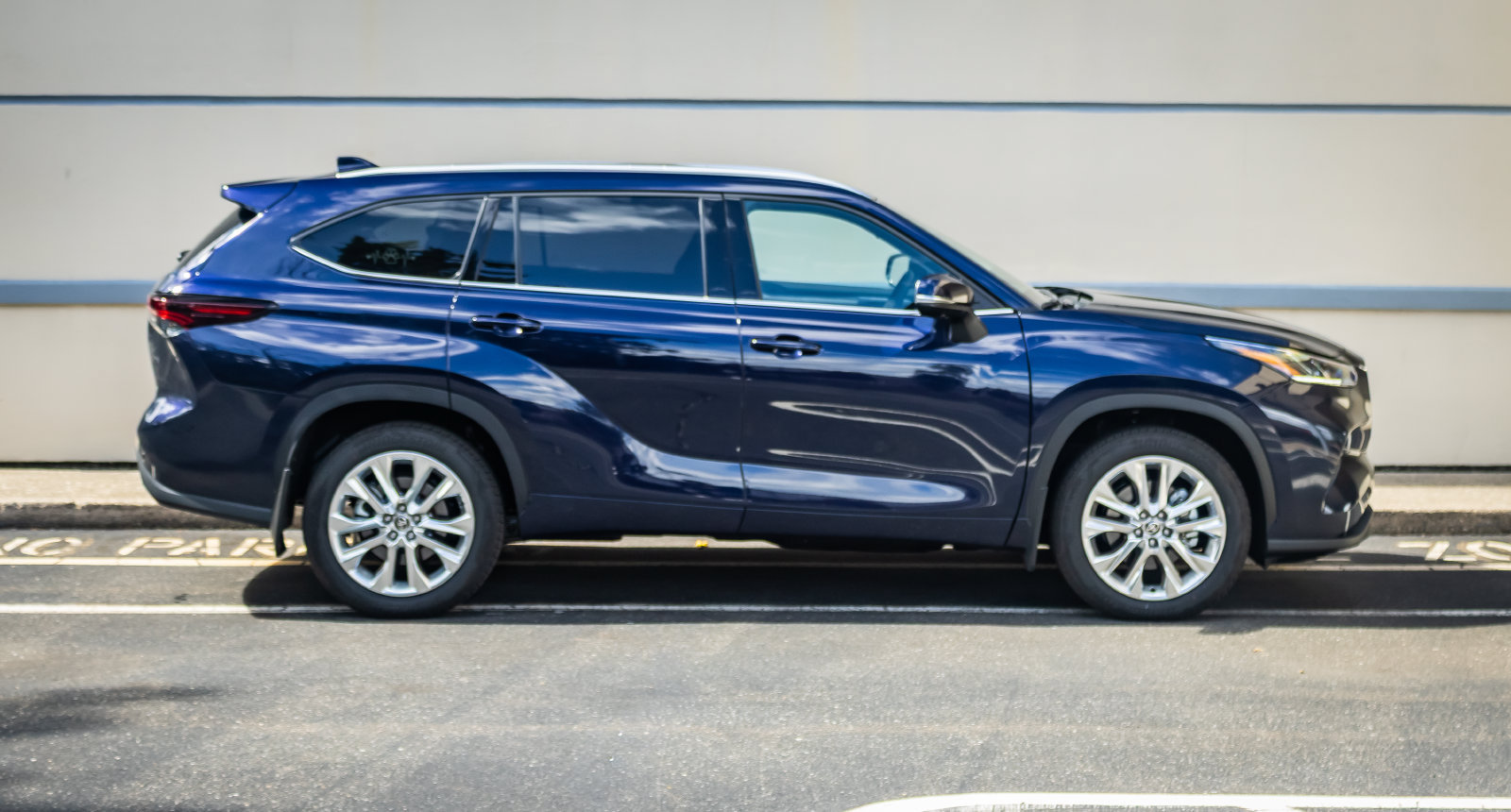 Used 2026 Toyota Highlander Limited AWD/4WD image 9