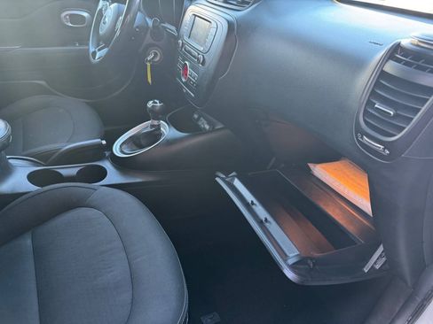 Used 2017 Kia Soul + FWD image 26