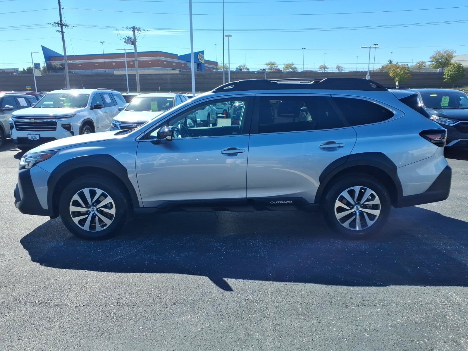 Used 2025 Subaru Outback Premium AWD/4WD image 4