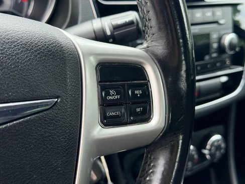 Used 2013 Chrysler 200 Touring FWD image 9