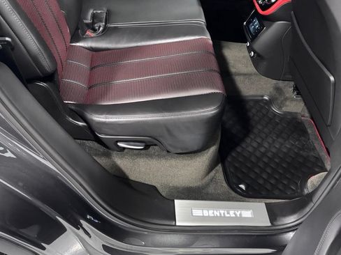 Used 2020 Bentley Bentayga AWD/4WD image 28