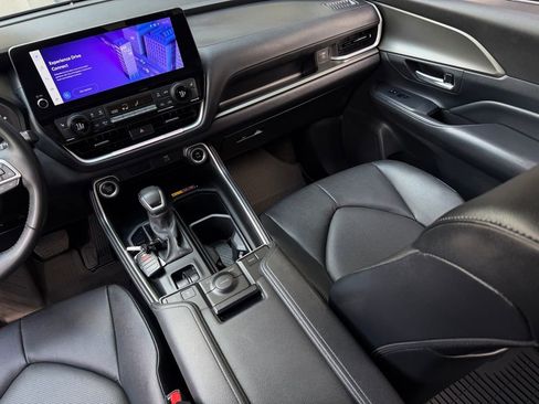 Certified 2024 Toyota Grand Highlander FWD image 12