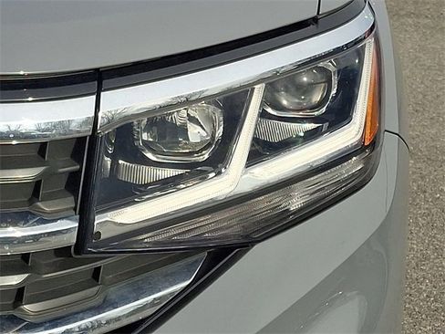 Used 2022 Volkswagen Atlas Cross Sport SE image 9