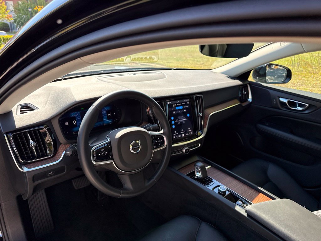 Used 2025 Volvo V60 B5 Cross Country Plus AWD/4WD image 16