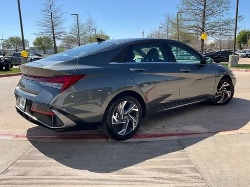 Used 2025 Hyundai Elantra SEL image 6